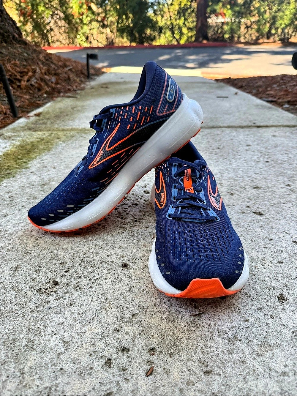Brooks: Glycerin 20 Men’s 12 / Women’s 13.5